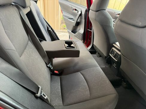 Used 2019 Toyota RAV4 XLE w/ Carpet Mat Package image 21