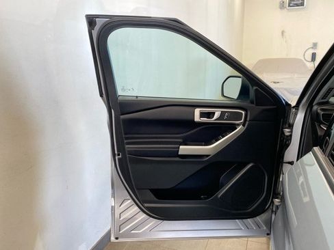 Used 2021 Ford Explorer XLT w/ Equipment Group 202A AWD/4WD image 16