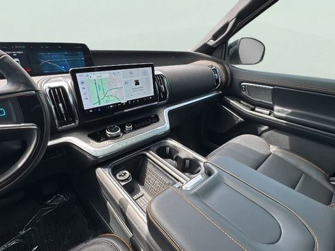 Certified 2025 Ford Expedition Tremor image 44