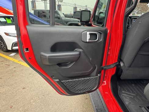 Used 2018 Jeep Wrangler Unlimited Sport S image 13