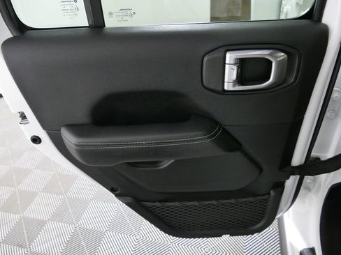 Used 2021 Jeep Wrangler Unlimited Rubicon AWD/4WD image 27