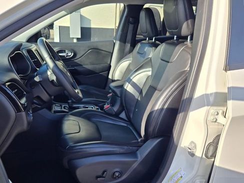 Used 2019 Jeep Cherokee Latitude Plus image 12