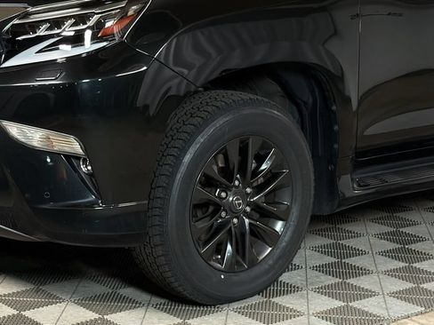 Certified 2023 Lexus GX 460 Premium w/ Premium Package AWD/4WD image 4