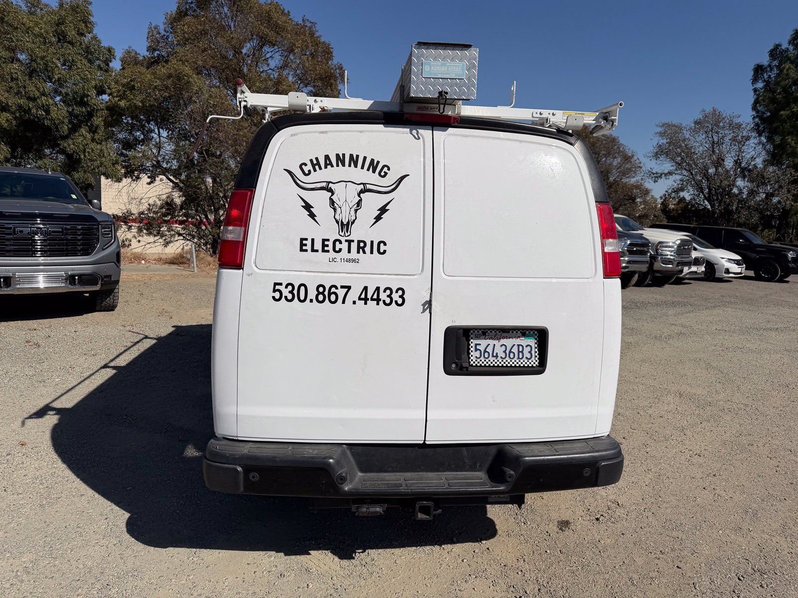 Used 2020 Chevrolet Express 3500 w/ Driver Convenience Package RWD image 4