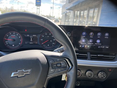 Used 2024 Chevrolet Trax RS w/ Driver Confidence Package image 4