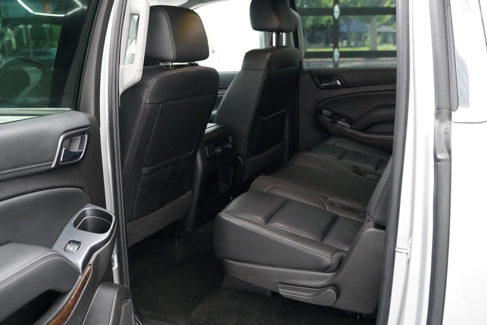 Used 2017 Chevrolet Suburban LT RWD image 26