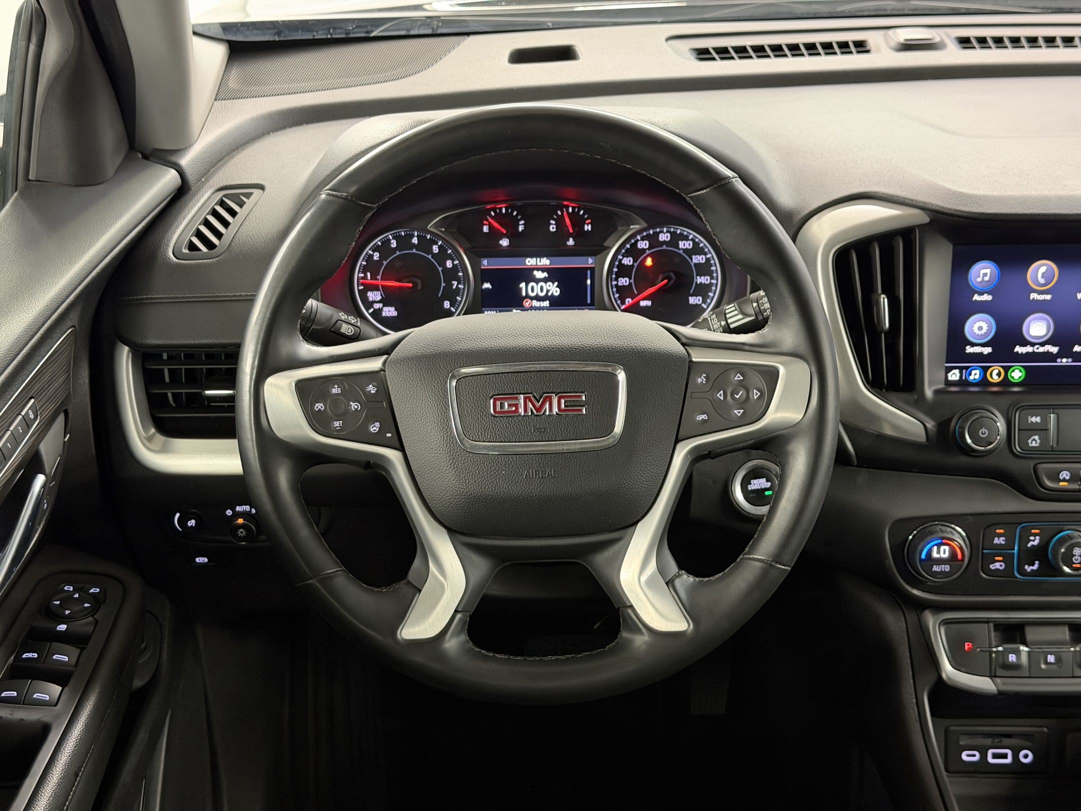 Used 2024 GMC Terrain SLT AWD/4WD image 11
