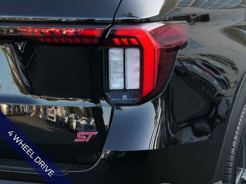 Used 2025 Ford Explorer ST image 5