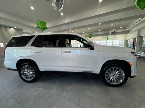 Used 2024 Cadillac Escalade Premium Luxury AWD/4WD image 10