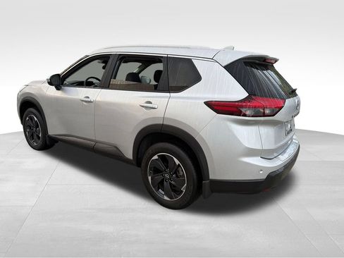 Used 2024 Nissan Rogue SV w/ SV Premium Package FWD image 5