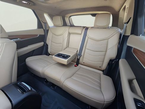 Used 2017 Cadillac XT5 Platinum w/ Driver Assist Package image 28