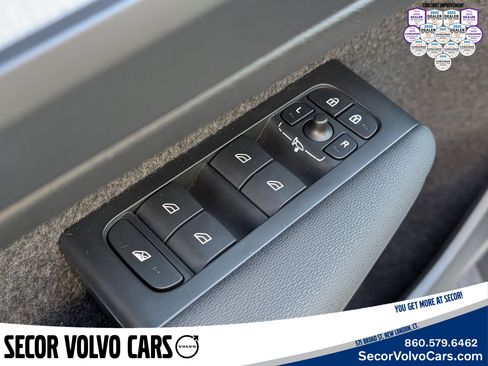 Used 2024 Volvo XC40 B5 Core image 7
