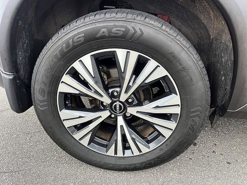 Certified 2023 Nissan Rogue SV w/ SV Premium B Package FWD image 11