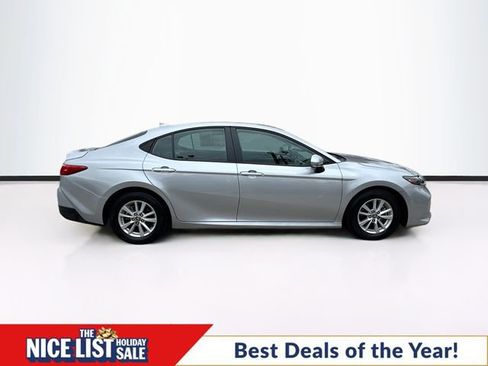 Used 2025 Toyota Camry LE image 9