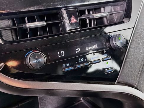 Used 2021 Toyota Camry SE FWD image 15