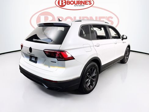 Used 2023 Volkswagen Tiguan SE w/ Panoramic Sunroof Package AWD/4WD image 11