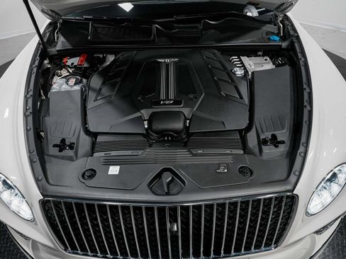 Used 2023 Bentley Bentayga Extended Wheelbase image 43
