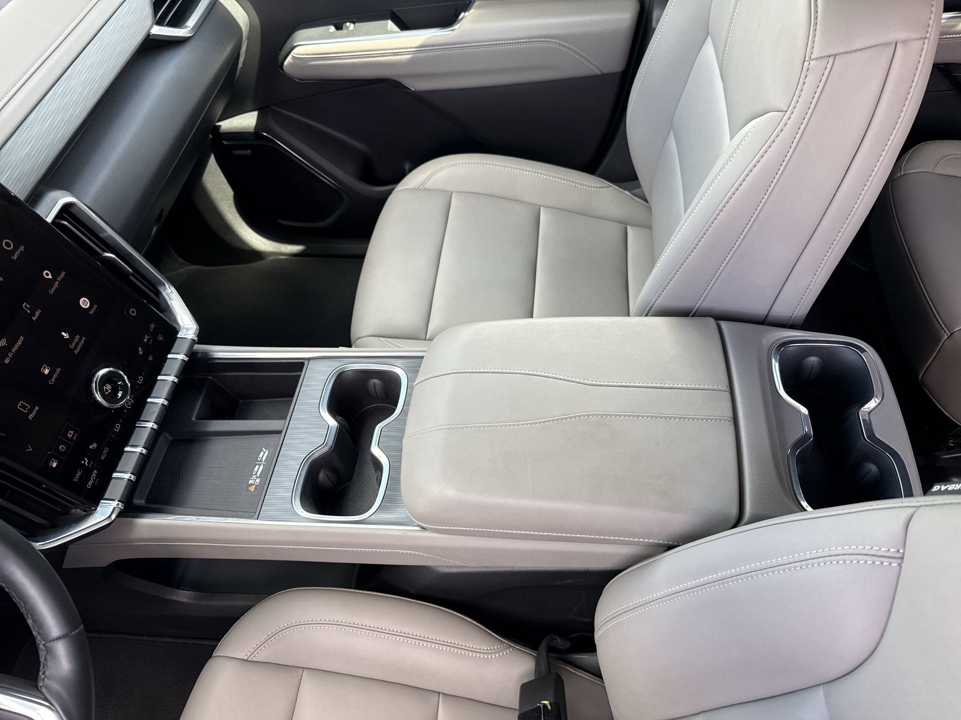 Used 2026 GMC Acadia Elevation w/ Elevation Premium Package FWD image 22