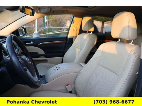 Used 2017 Toyota Highlander Limited image 22