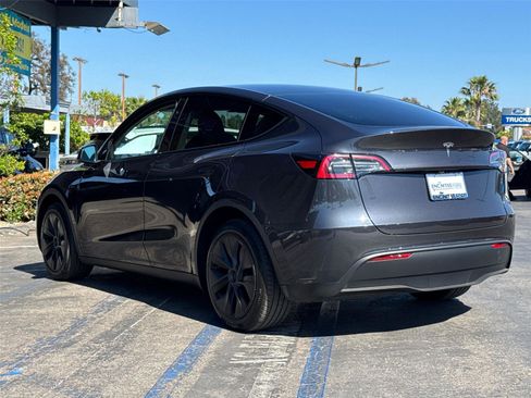Used 2024 Tesla Model Y Long Range image 13