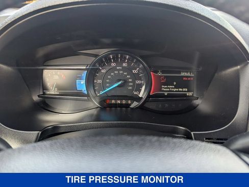 Used 2018 Ford Explorer XLT w/ Equipment Group 201A AWD/4WD image 38