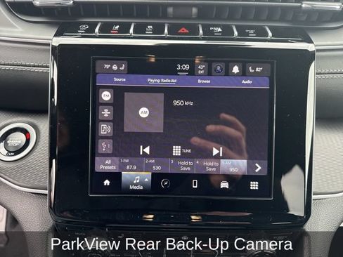 Used 2025 Jeep Grand Cherokee Altitude AWD/4WD image 16