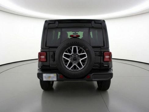 Used 2025 Jeep Wrangler Sahara image 7