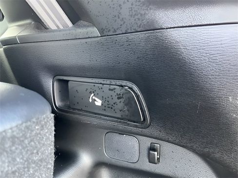 Used 2023 Mitsubishi Outlander SE image 42