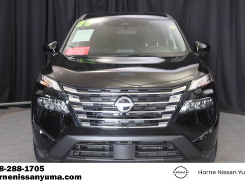 Certified 2025 Nissan Rogue SV FWD image 2
