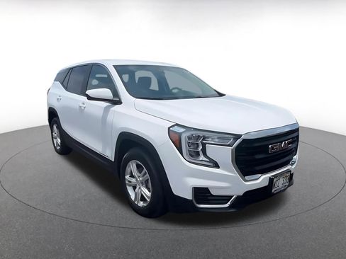 Used 2024 GMC Terrain SLE FWD image 3