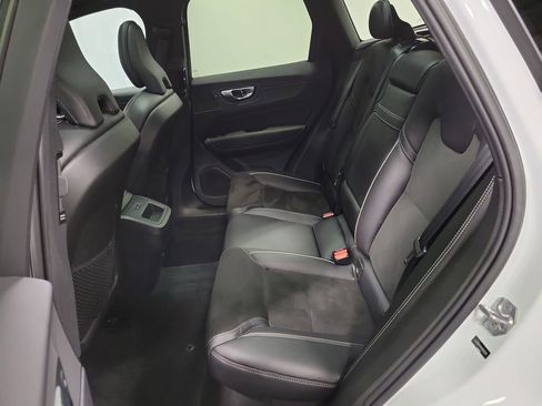 Used 2019 Volvo XC60 T5 R-Design image 25