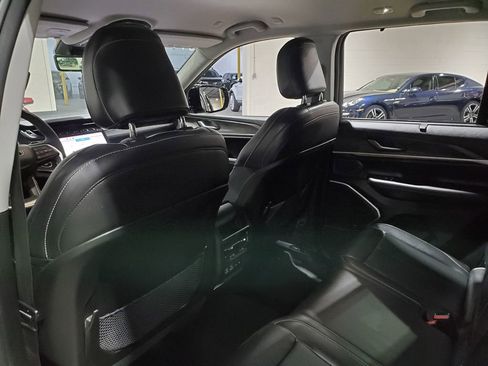 Used 2023 Jeep Grand Cherokee Limited w/ Luxury Tech Group II image 25