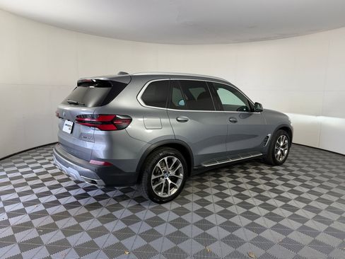 Used 2025 BMW X5 xDrive50e w/ Premium Package image 9