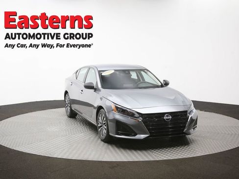 Used 2025 Nissan Altima 2.5 SV image 50