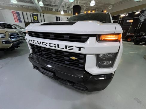 Used 2020 Chevrolet Silverado 2500 Custom w/ Custom Value Package image 3