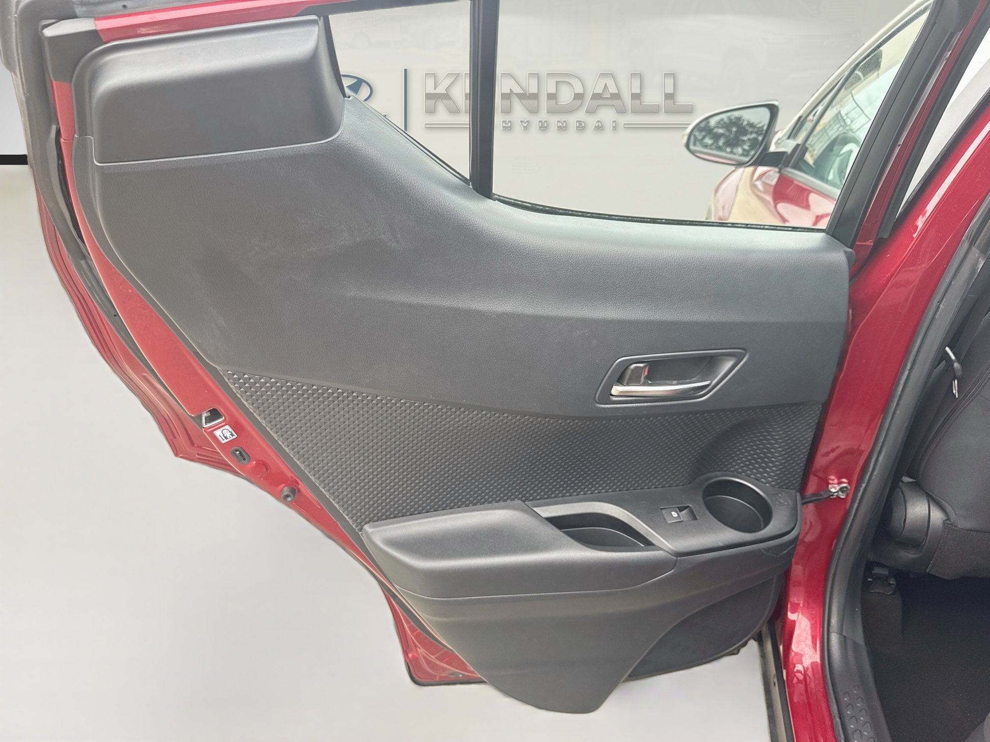 Used 2018 Toyota C-HR XLE FWD image 22