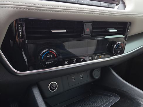 Certified 2022 Nissan Rogue SV FWD image 25
