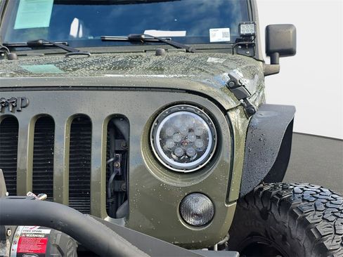 Used 2015 Jeep Wrangler Unlimited Rubicon w/ Dual Top Group image 33