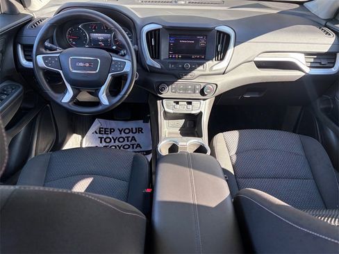 Used 2024 GMC Terrain SLE image 27