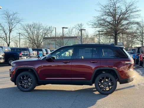 New 2025 Jeep Grand Cherokee Limited image 10