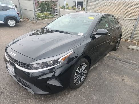 Certified 2023 Kia Forte LXS FWD image 4