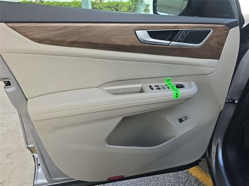 New 2026 Volkswagen Atlas SE FWD image 16