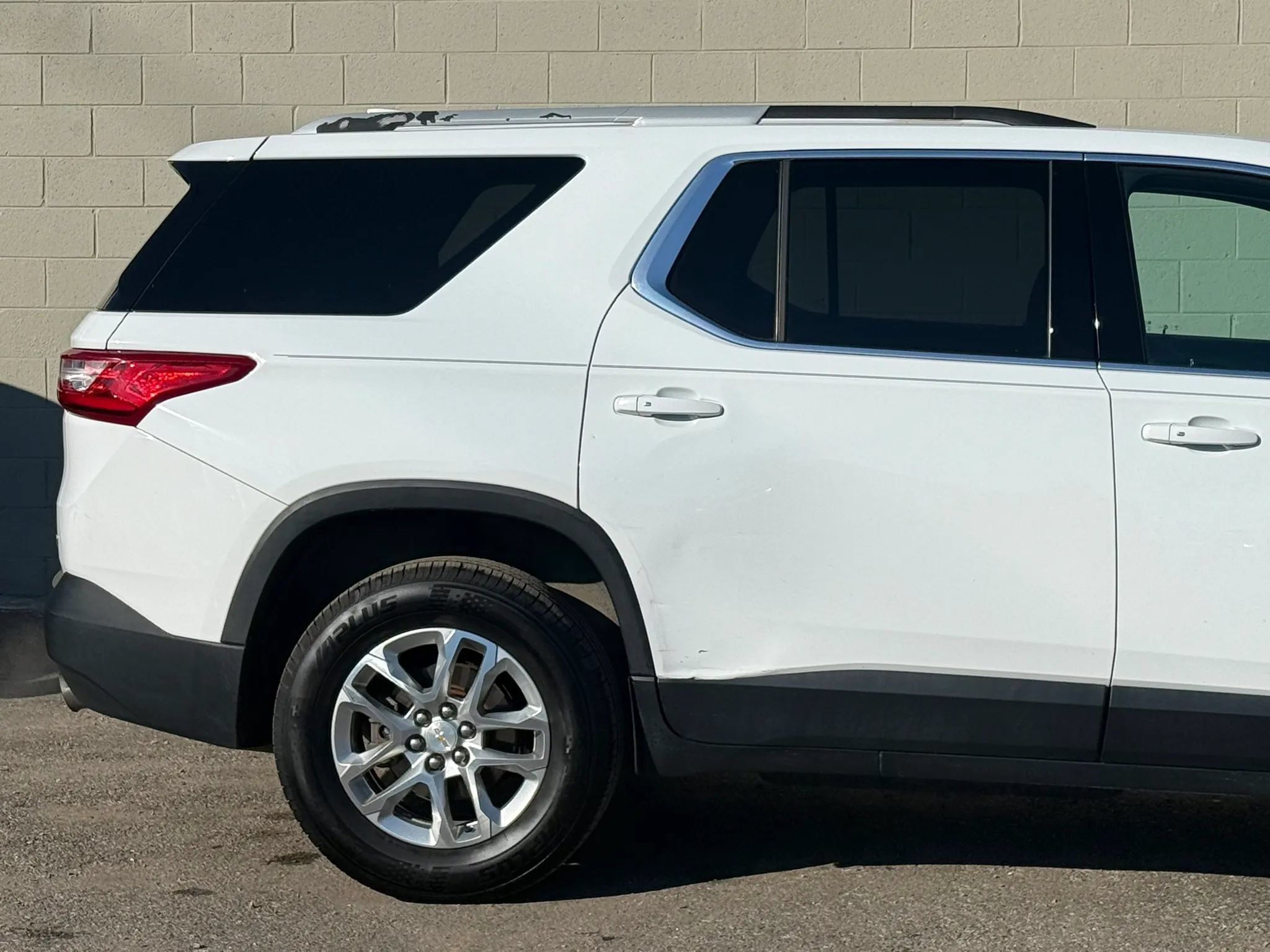 Used 2018 Chevrolet Traverse LT FWD image 12