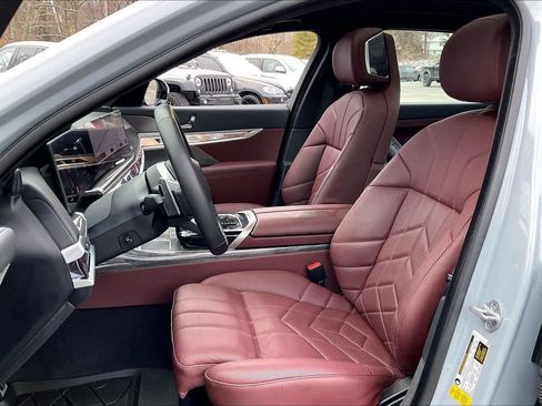 Certified 2023 BMW 740i image 7