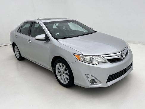 Used 2012 Toyota Camry XLE FWD image 5