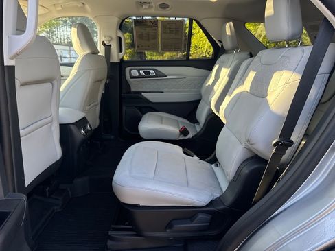 Used 2025 Ford Explorer Platinum w/ LUX Leather Package AWD/4WD image 25
