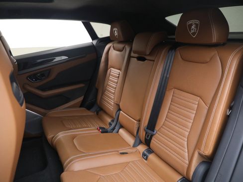 Used 2025 Lamborghini Urus SE AWD/4WD image 17