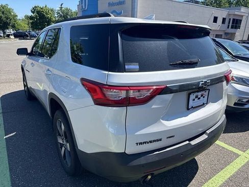 Used 2019 Chevrolet Traverse LT w/ LT Premium Package AWD/4WD image 3