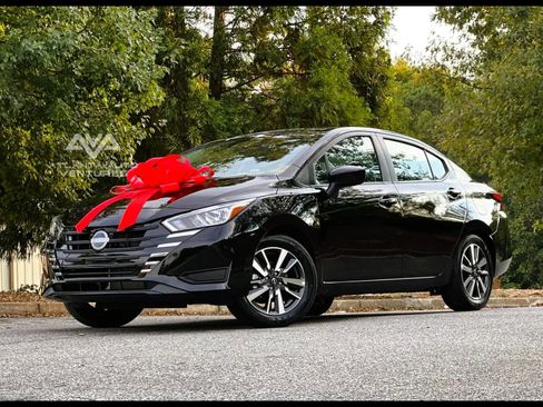 Used 2024 Nissan Versa SV image 2