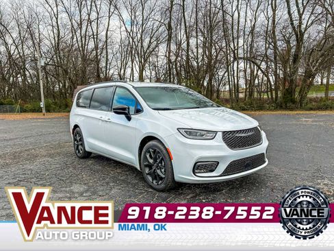 New 2026 Chrysler Pacifica Select w/ S Appearance Package image 1